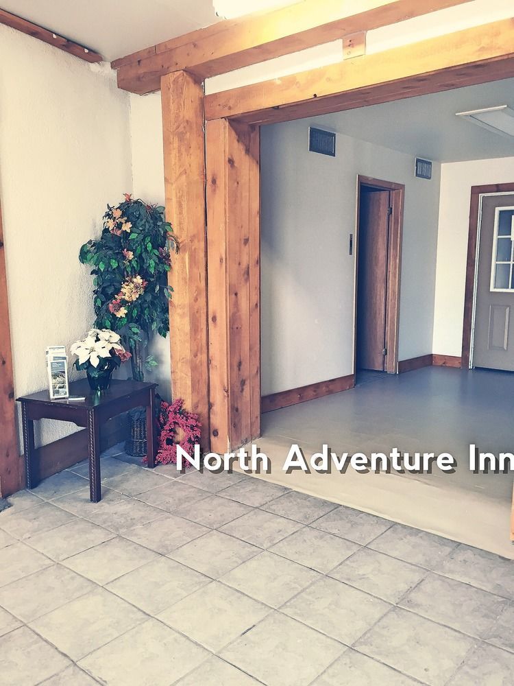 North Adventure Inn Cochrane Exterior photo
